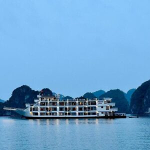 Halong Hideaway Cruise Ship.