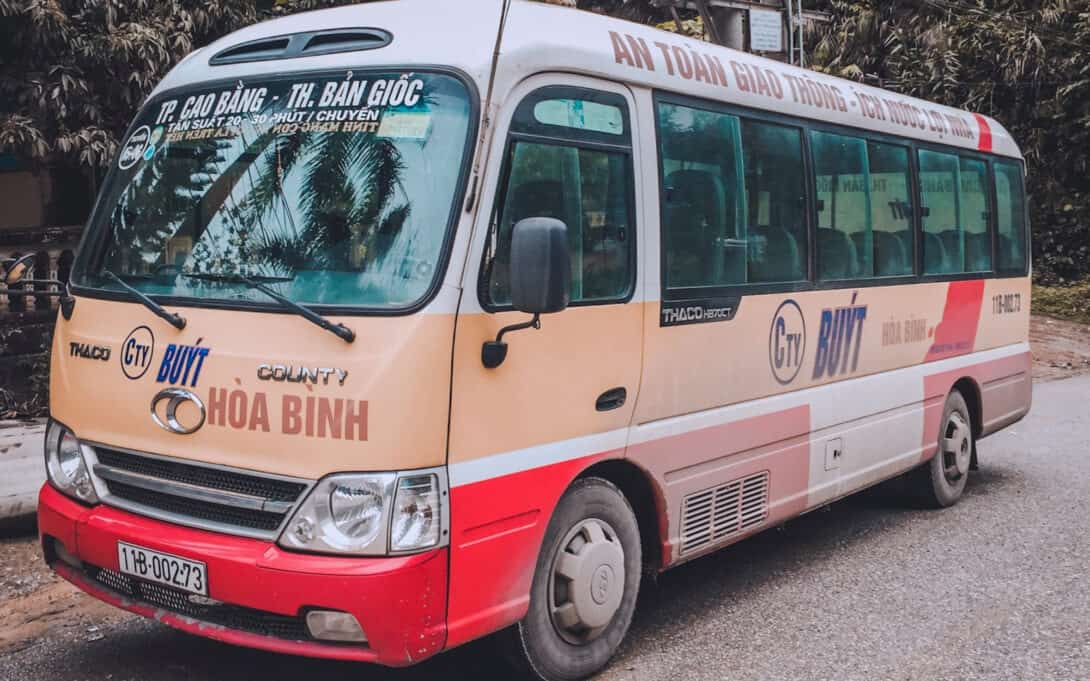 The minibus Cao Bang-Ban gioc.